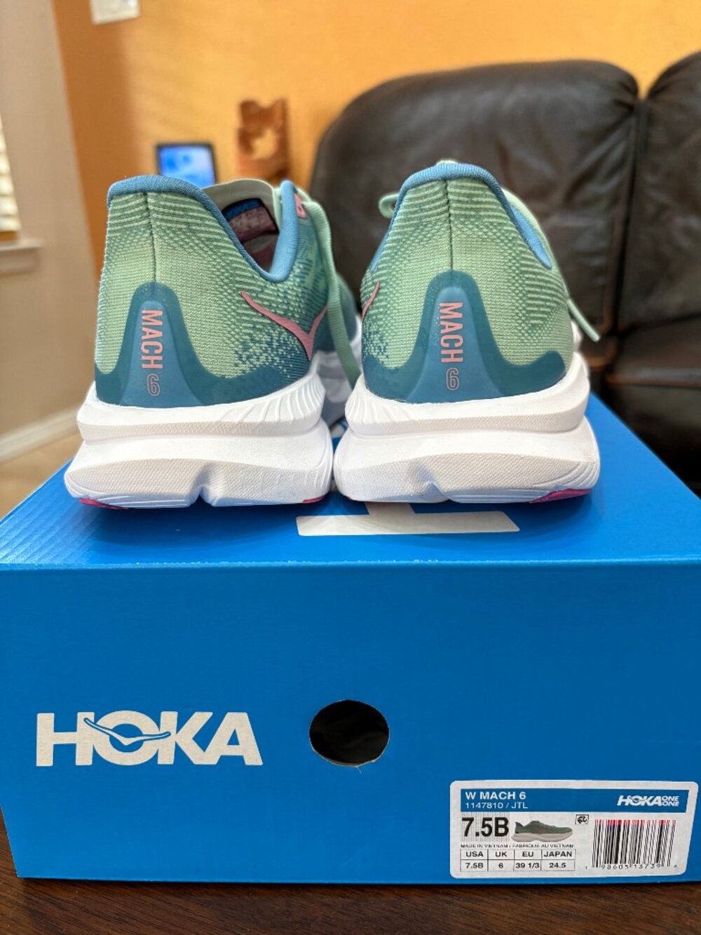 HOKA ONE ONE Brand New Sneakers  Size 7.5 - Picture 4 of 5